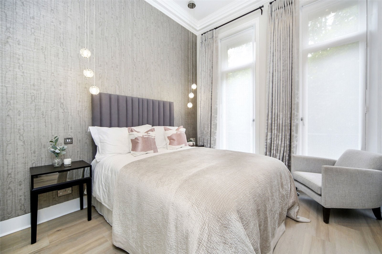 Flat Sloane Gardens in Greater London