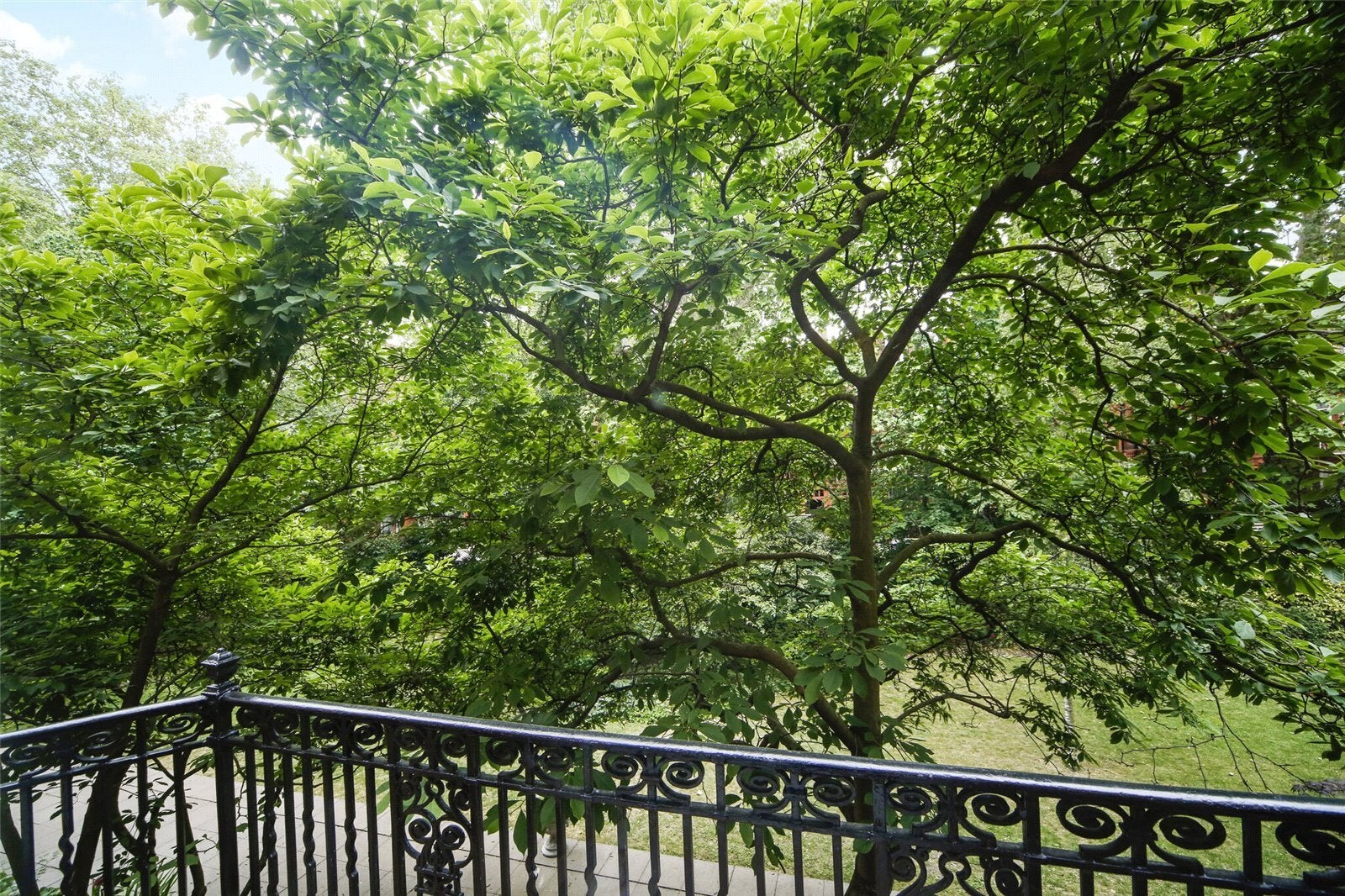 Flat Sloane Gardens in Greater London