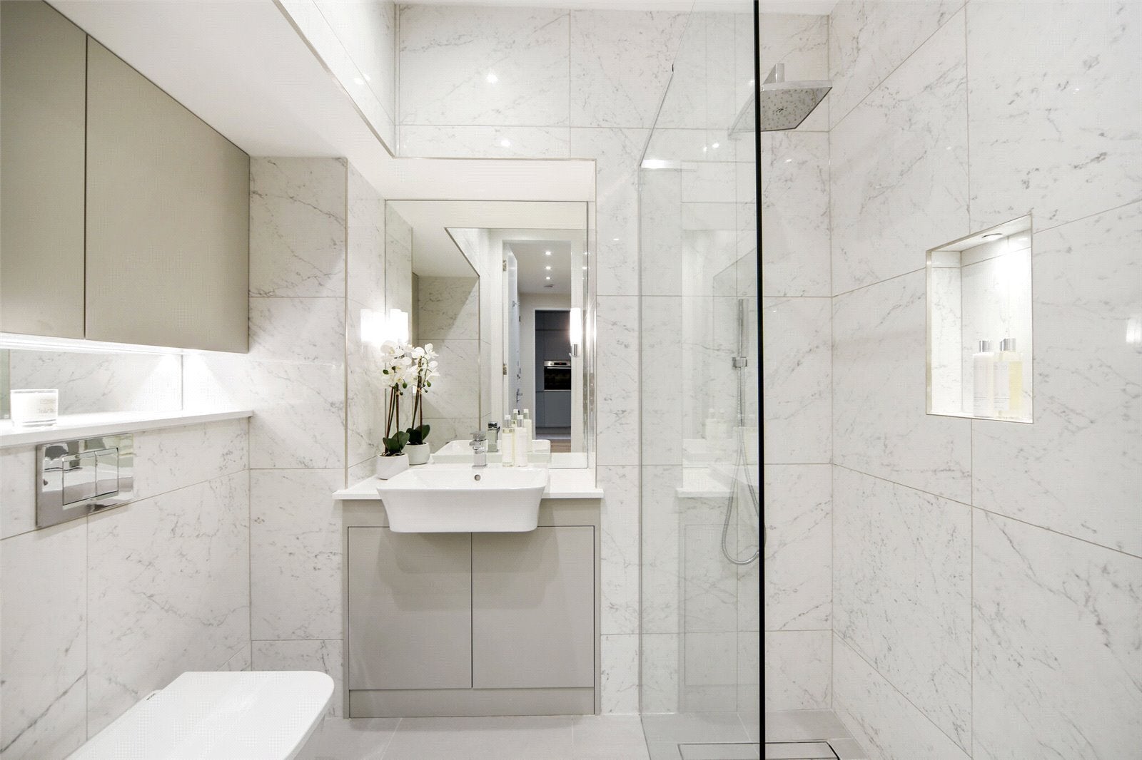 Flat Sloane Gardens in Greater London