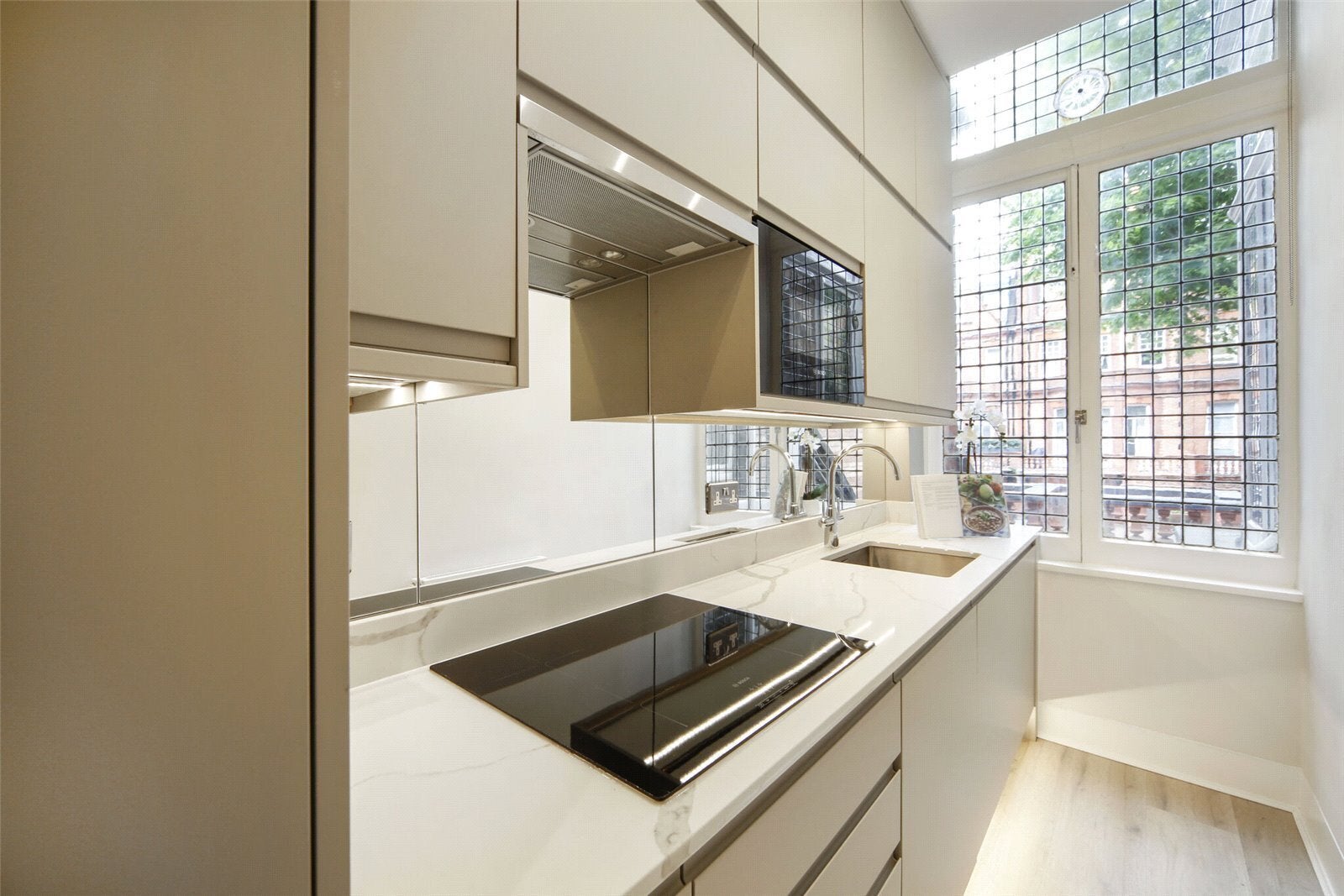 Flat Sloane Gardens in Greater London