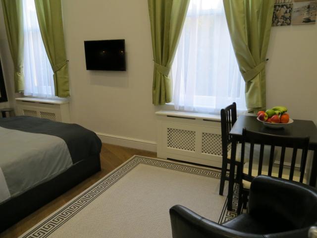 Flat Fulham Palace Road in Greater London