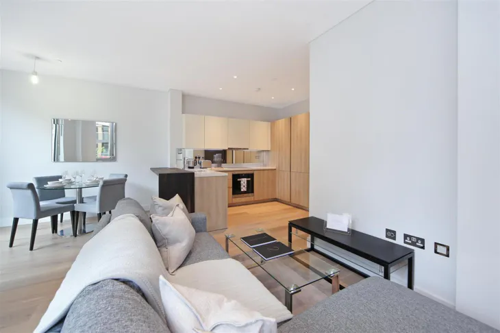 Flat Upper Richmond Road in Greater London