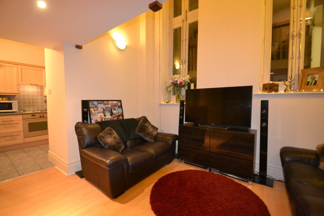 Flat Wilton Place in Salford