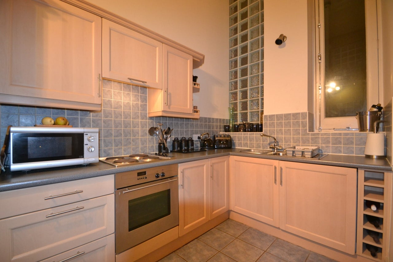 Flat Wilton Place in Salford