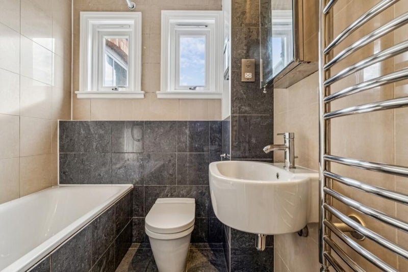 Room Doves Yard in Greater London