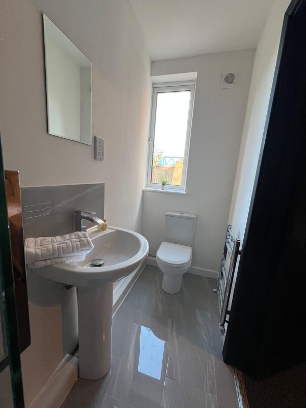 Room Camp Hill Road in Nuneaton and Bedworth