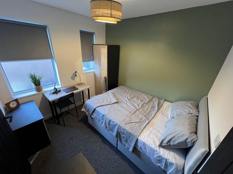 Room Camp Hill Road in Nuneaton and Bedworth