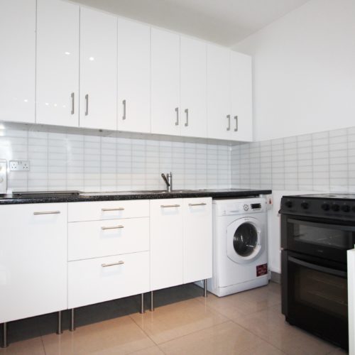 Flat Holmdale Gardens in Greater London