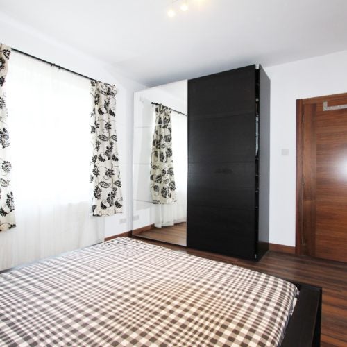 Flat Holmdale Gardens in Greater London