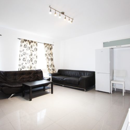 Flat Holmdale Gardens in Greater London