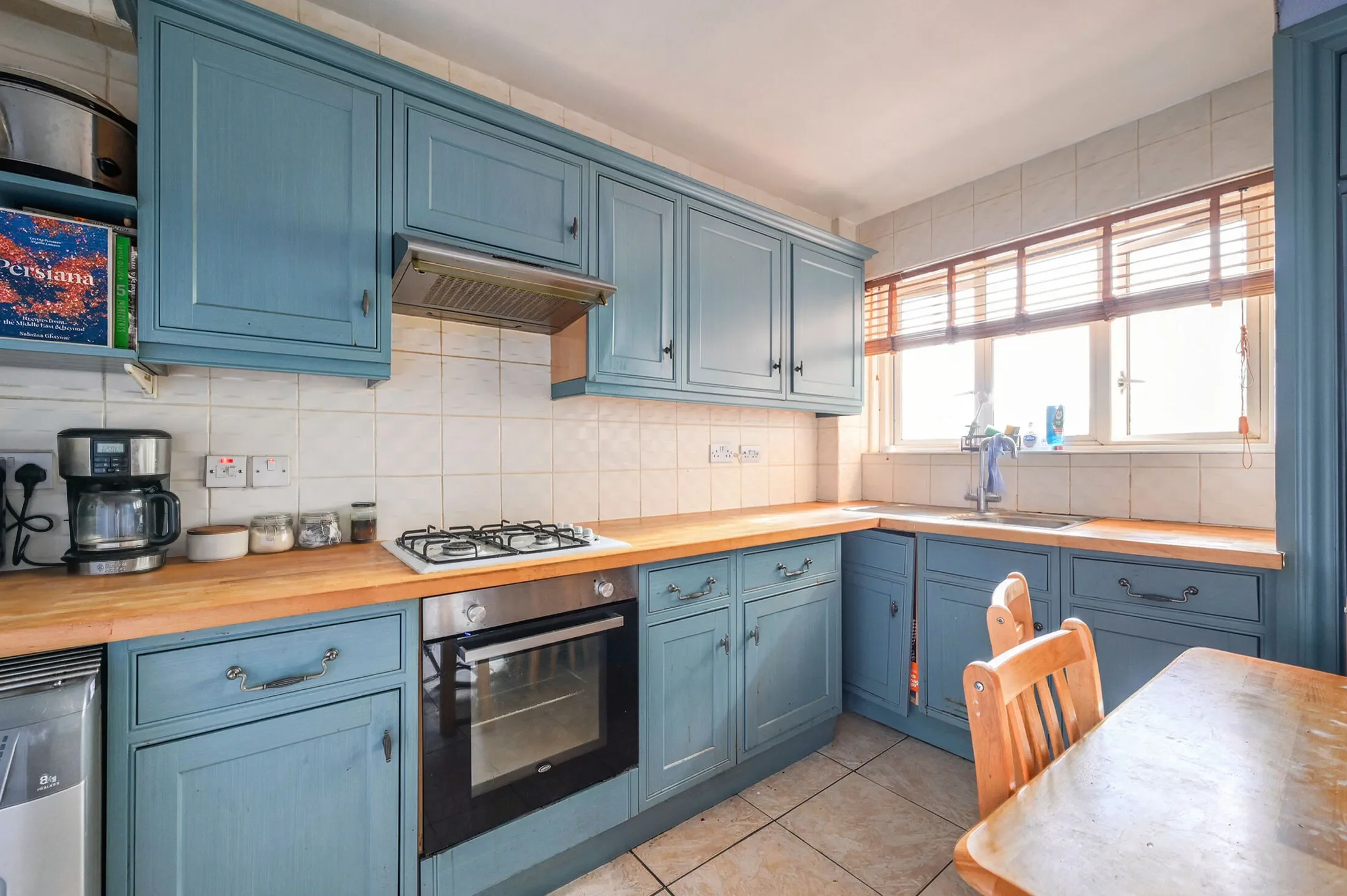 Flat Sidney Square in Greater London