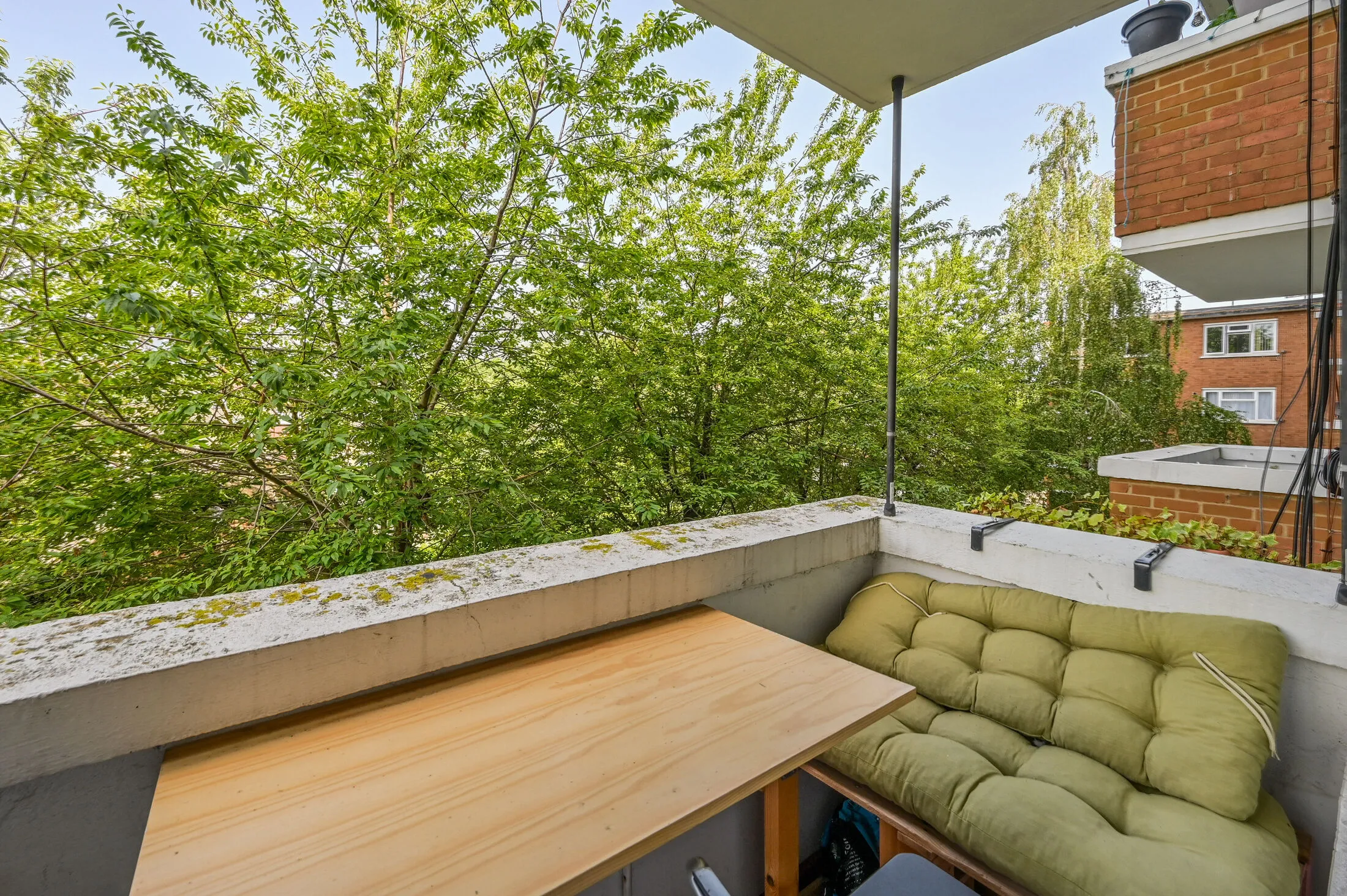 Flat Sidney Square in Greater London