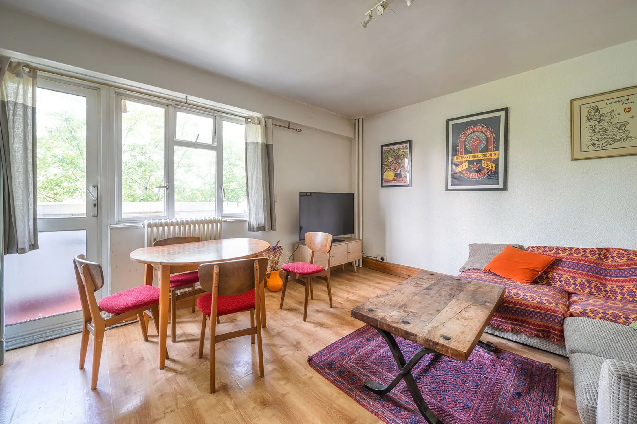 Flat Sidney Square in Greater London