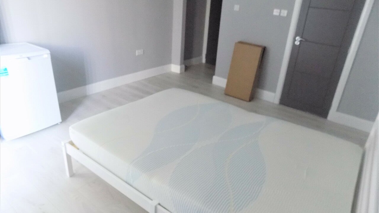 Room Biscot Road in Luton