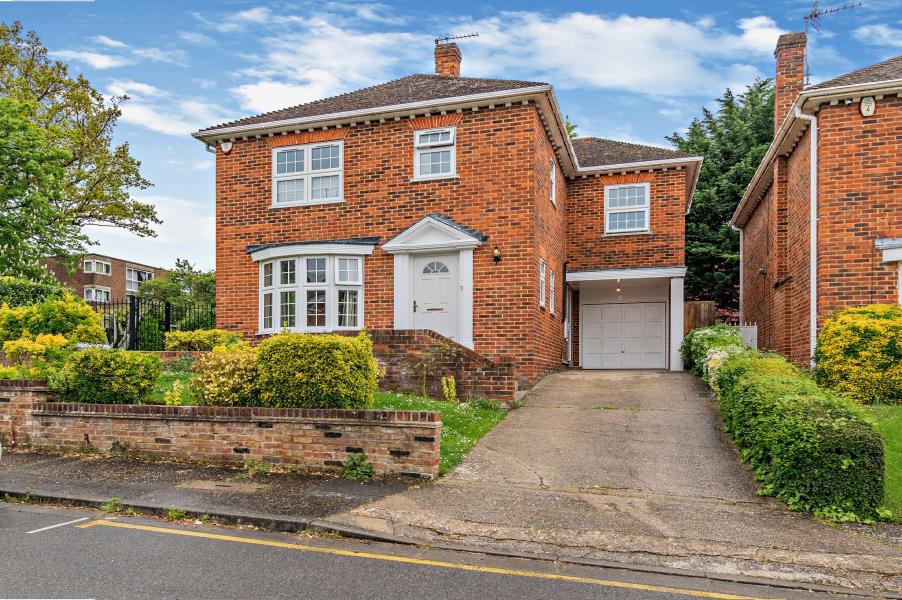 House Greenheys Close in Greater London