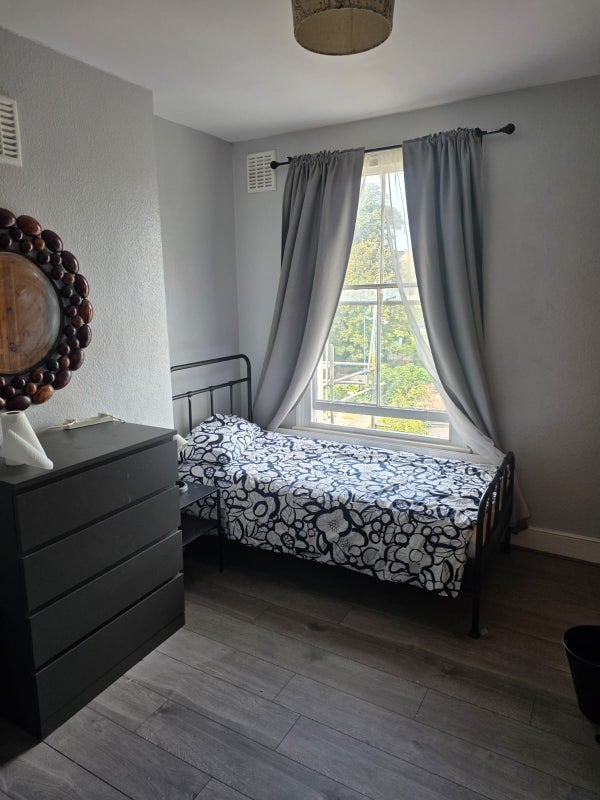 Room Brooke Road in Greater London