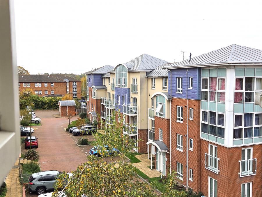 Flat Pump House Crescent in Watford