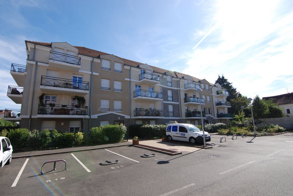 Flat Rue des Feuillantines in Ozoir-la-Ferrière