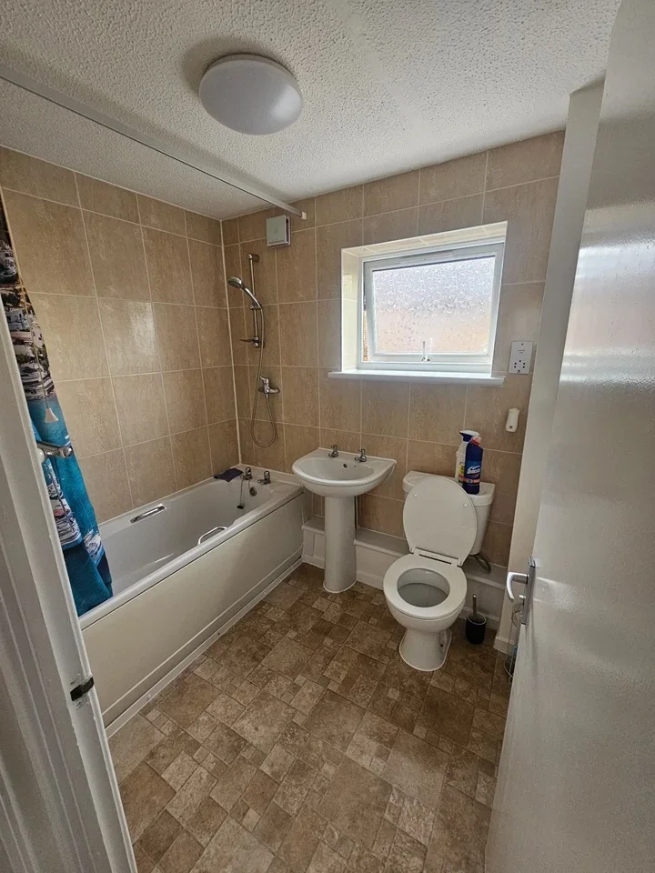 Flat Hardy Close in Slough