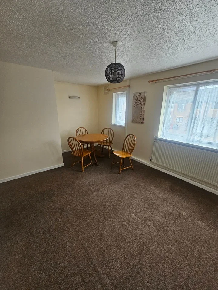 Flat Hardy Close in Slough