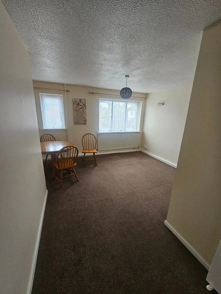 Flat Hardy Close in Slough