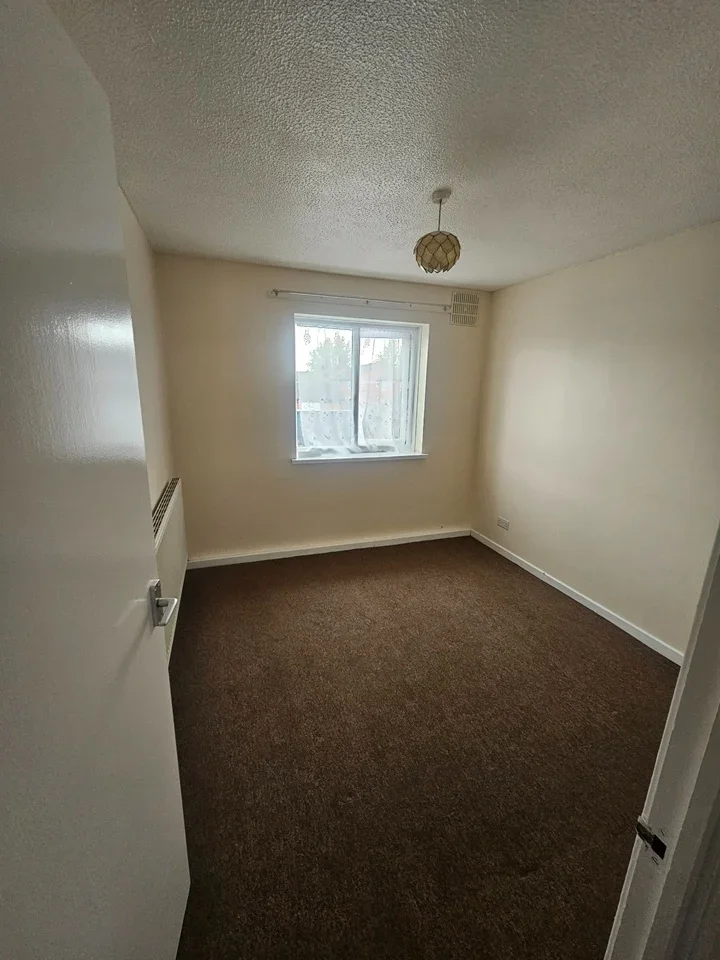Flat Hardy Close in Slough