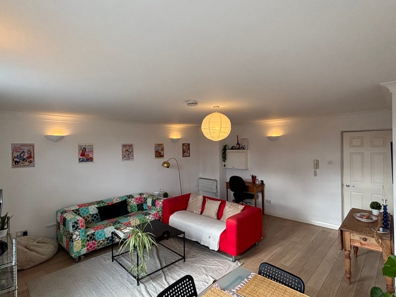 Flat Brixton Road in Greater London