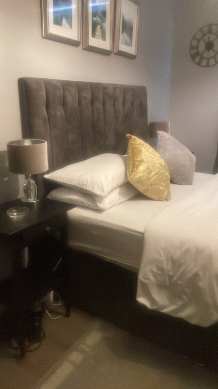 Room Corrance Road in Greater London