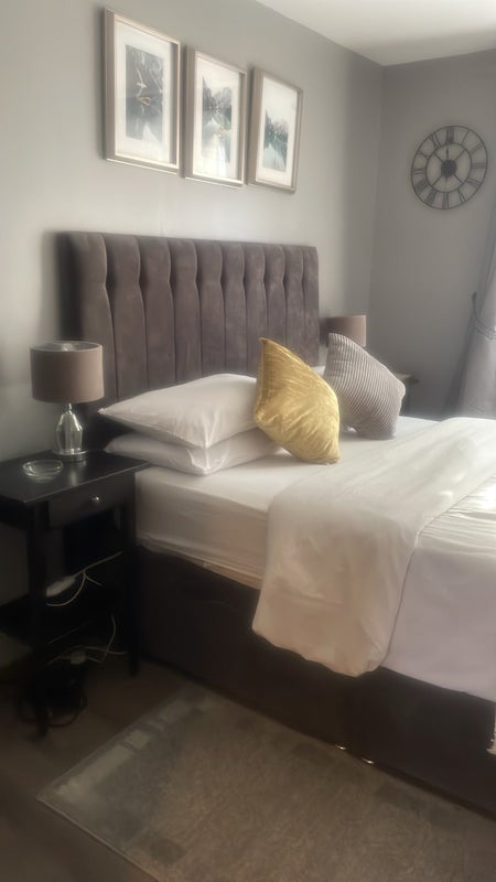 Room Corrance Road in Greater London