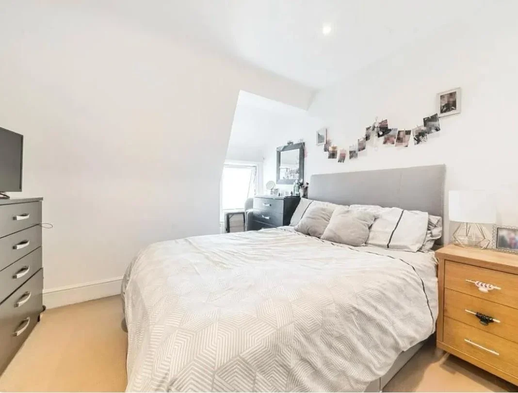Flat Putney High Street in Greater London