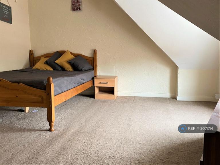 Room Ranelagh Road in East Suffolk