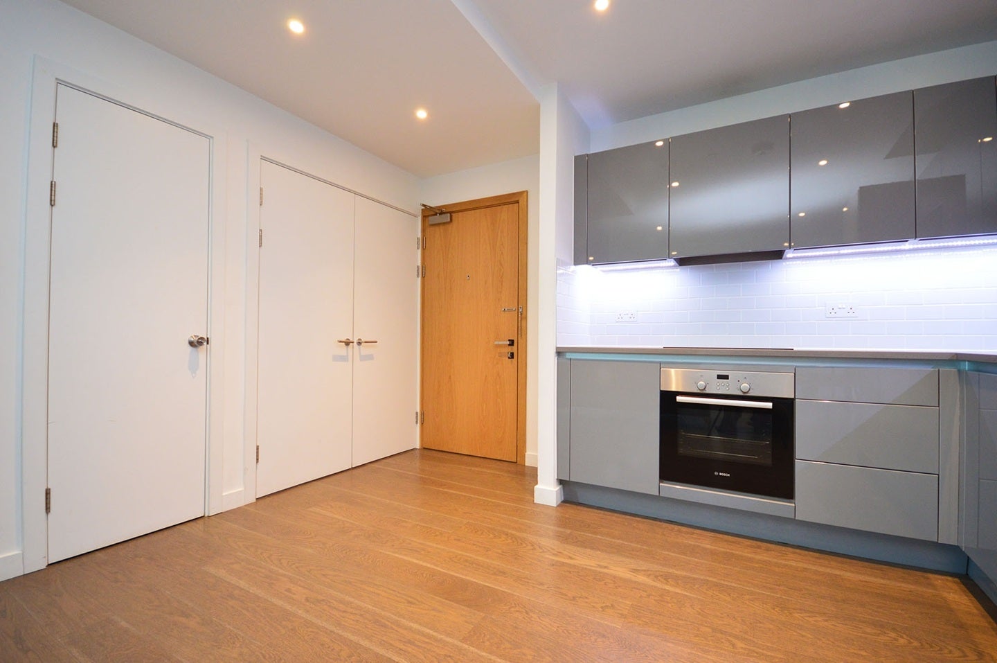 Flat O'Callaghan Way in Greater London