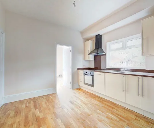 Flat Kingston Road in Greater London