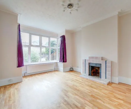 Flat Kingston Road in Greater London