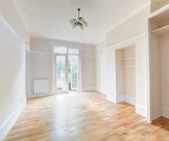 Flat Kingston Road in Greater London