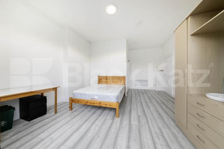 Flat Iverson Road in Greater London