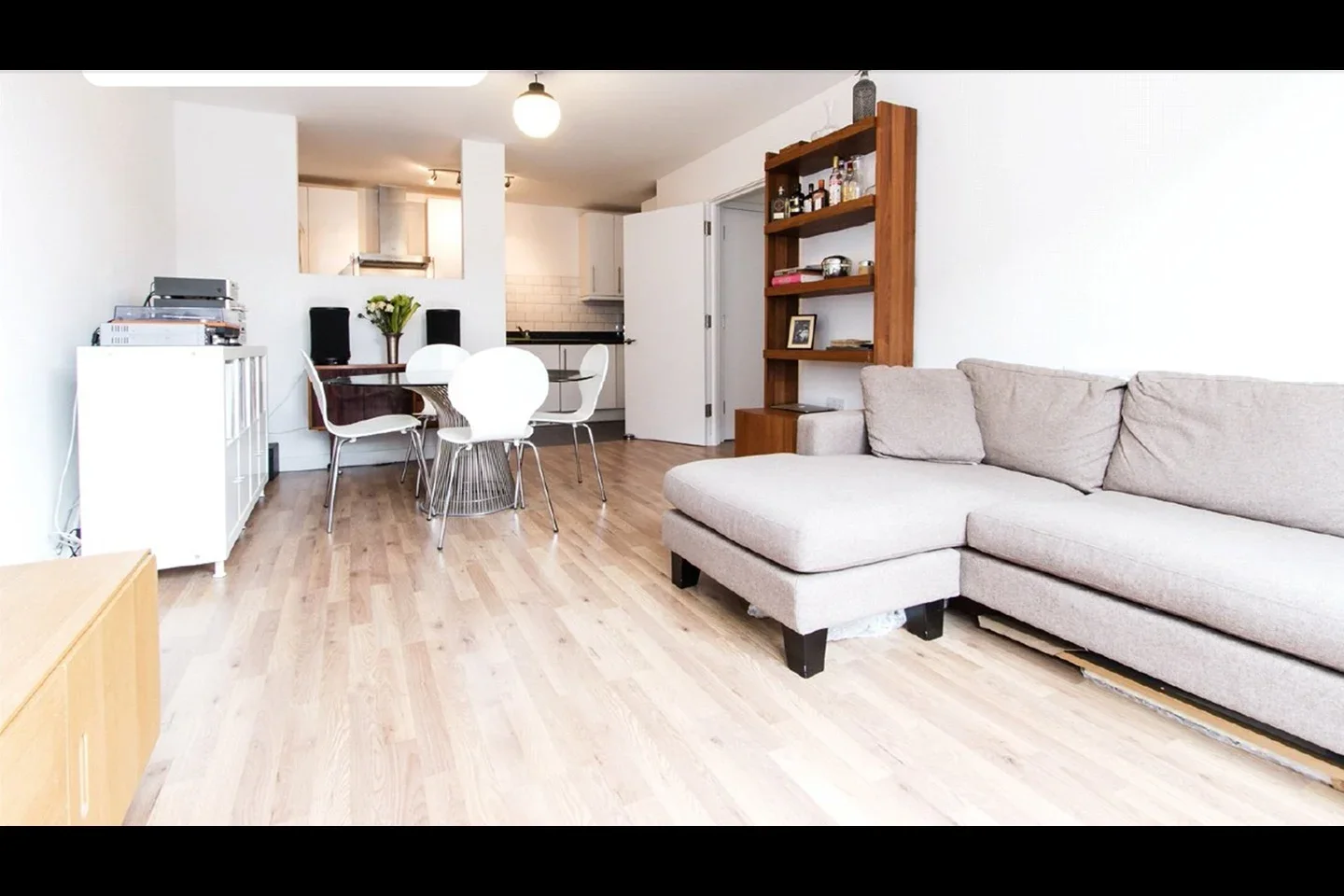 Flat Mare Street in Greater London