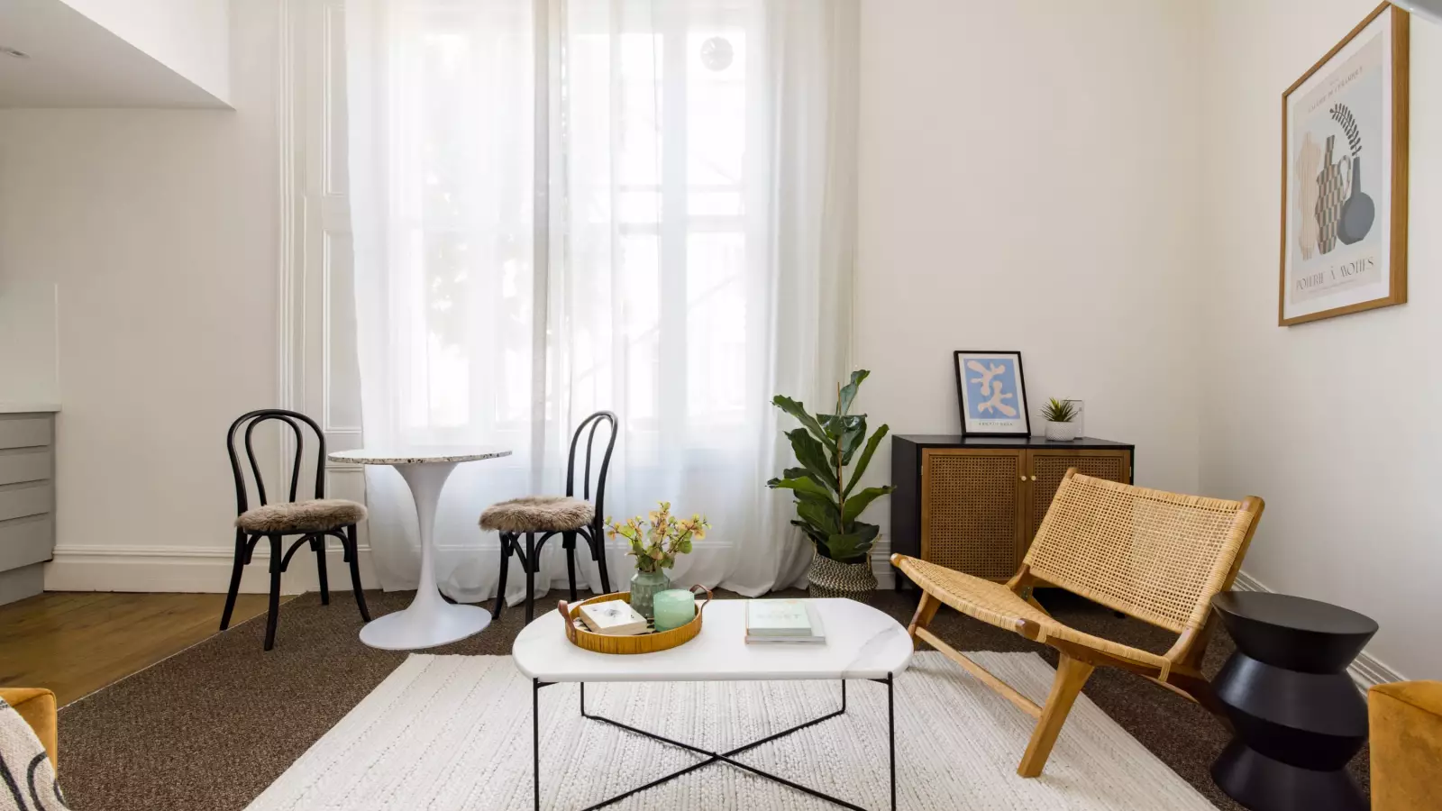 Flat Eardley Crescent in Greater London