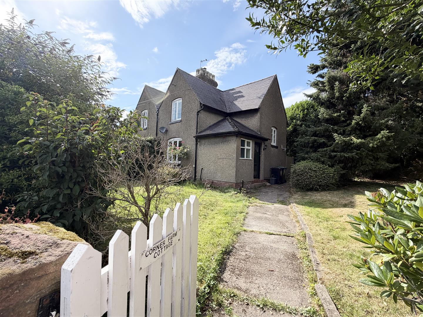 House Raby Mere Road in Raby