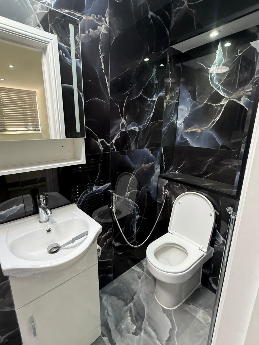 Room Ken Way in Greater London