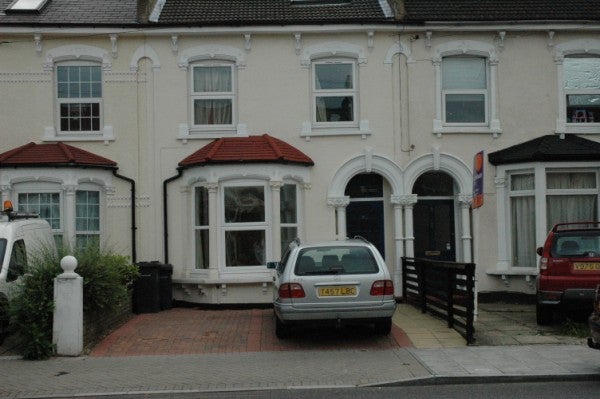 Flat Cranston Road in Greater London