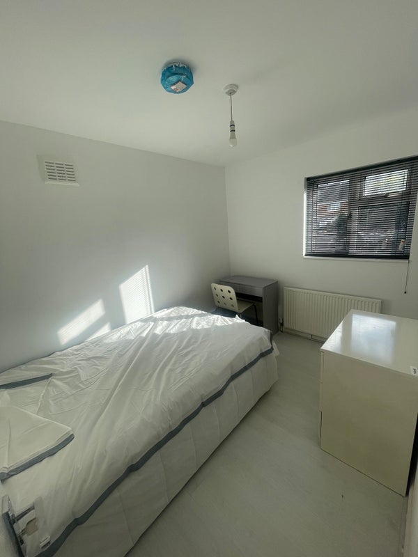 Room Goffenton Drive in Bristol