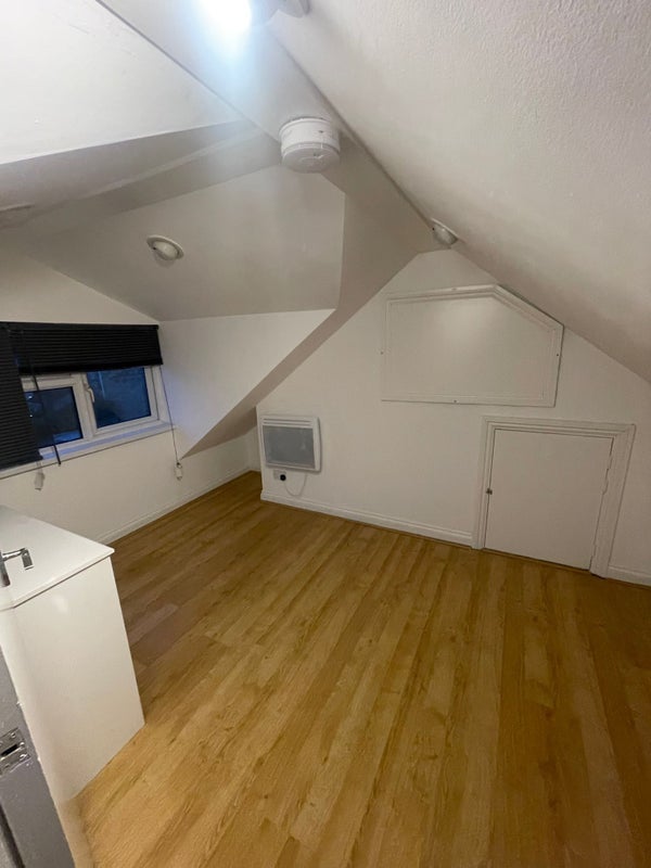 Room Goffenton Drive in Bristol