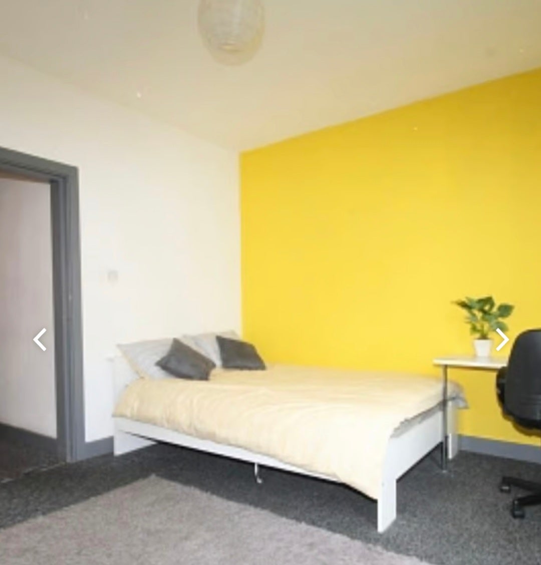Flat Brudenell Road in Leeds