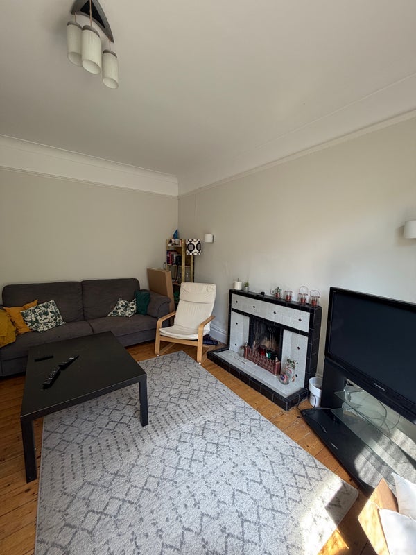 Room Crowborough Road in Greater London