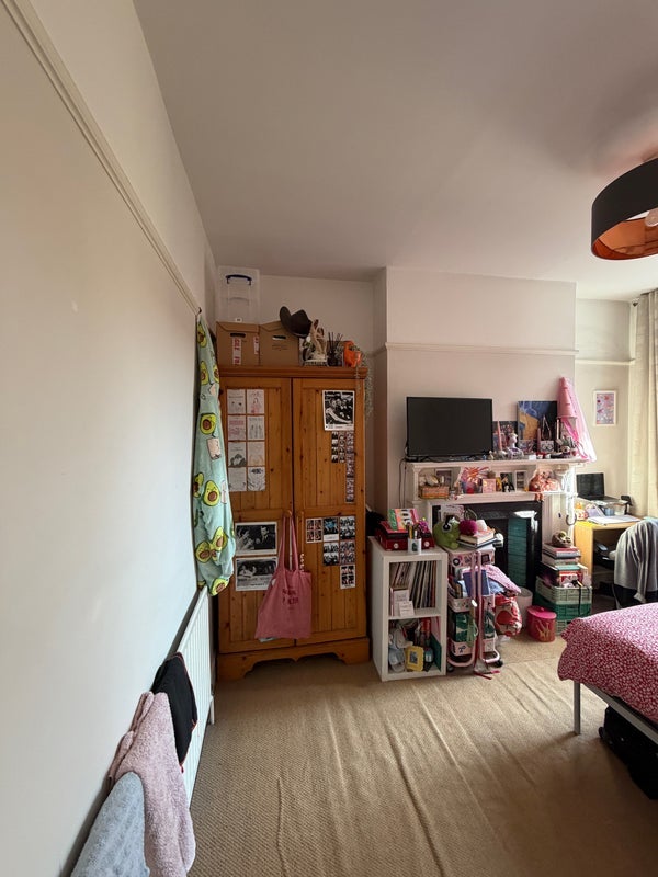 Room Crowborough Road in Greater London