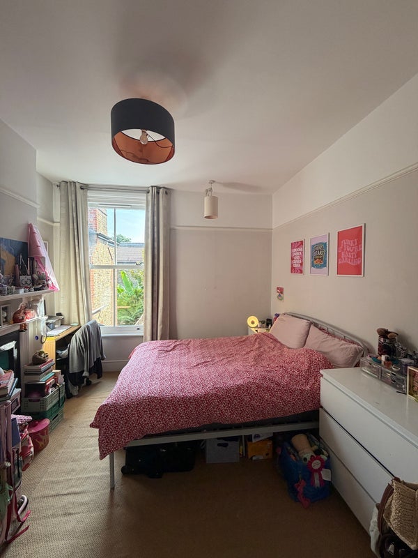 Room Crowborough Road in Greater London