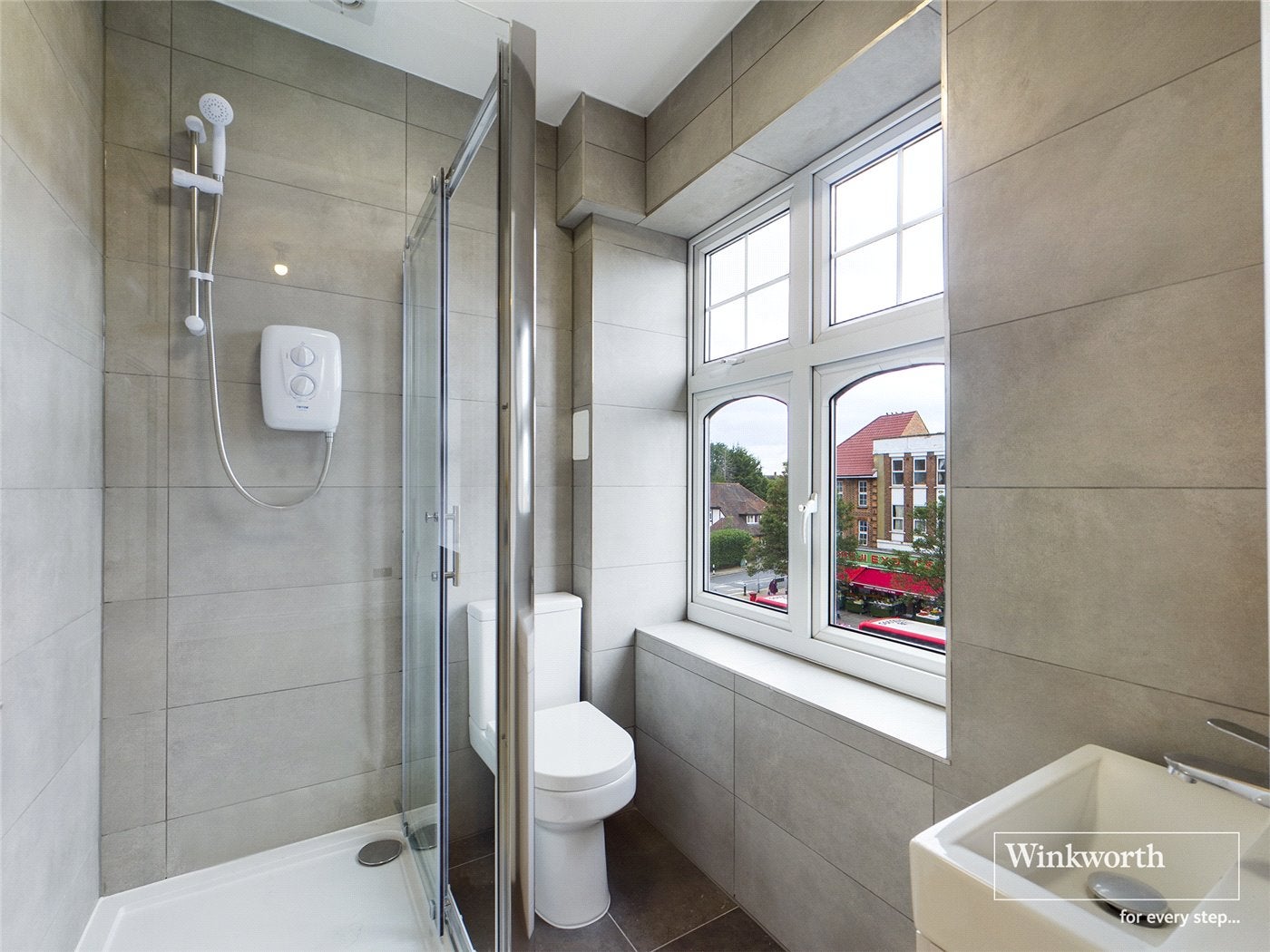 Flat Kenton Road in Greater London
