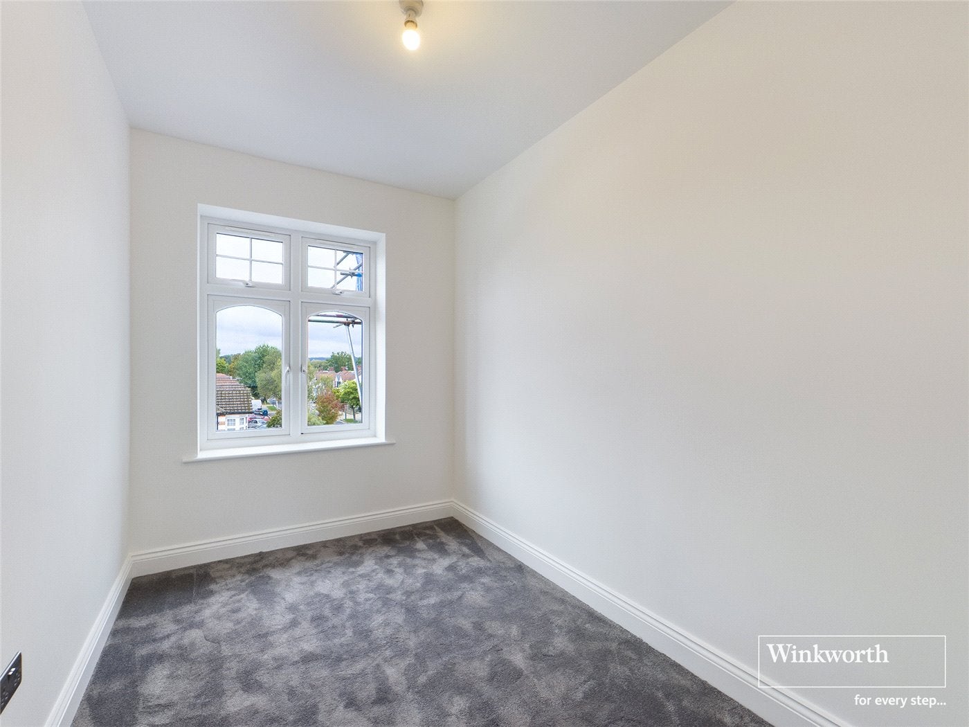 Flat Kenton Road in Greater London