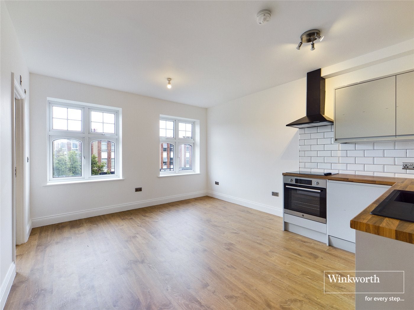 Flat Kenton Road in Greater London